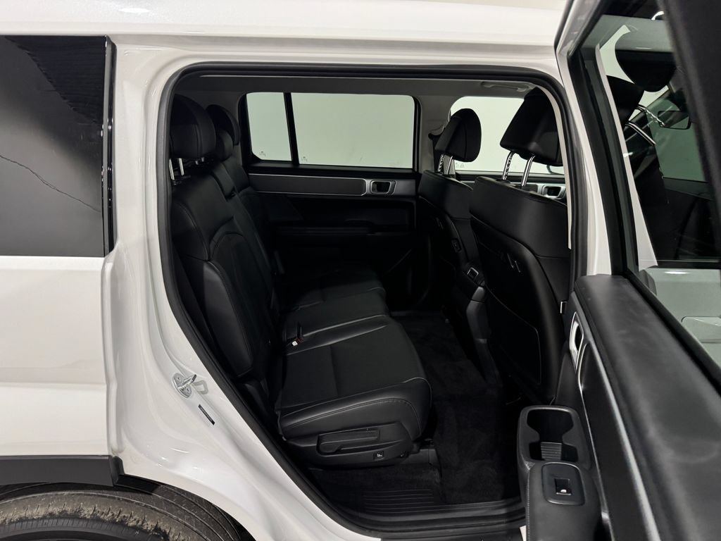 Used 2025 Hyundai Santa Fe SEL FWD image 24