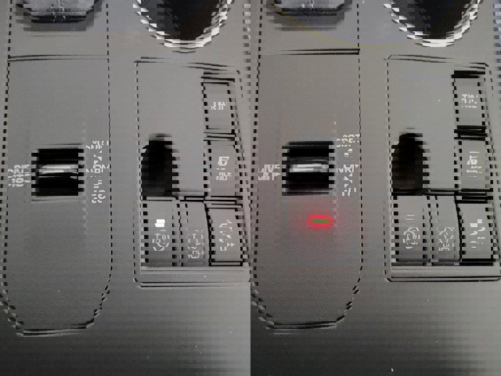 Certified 2025 Toyota Highlander XLE image 26