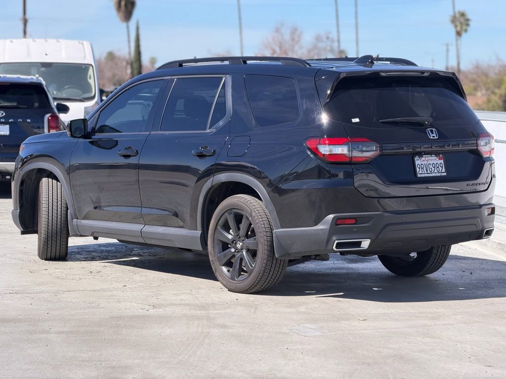 Used 2025 Honda Pilot Black Edition image 3