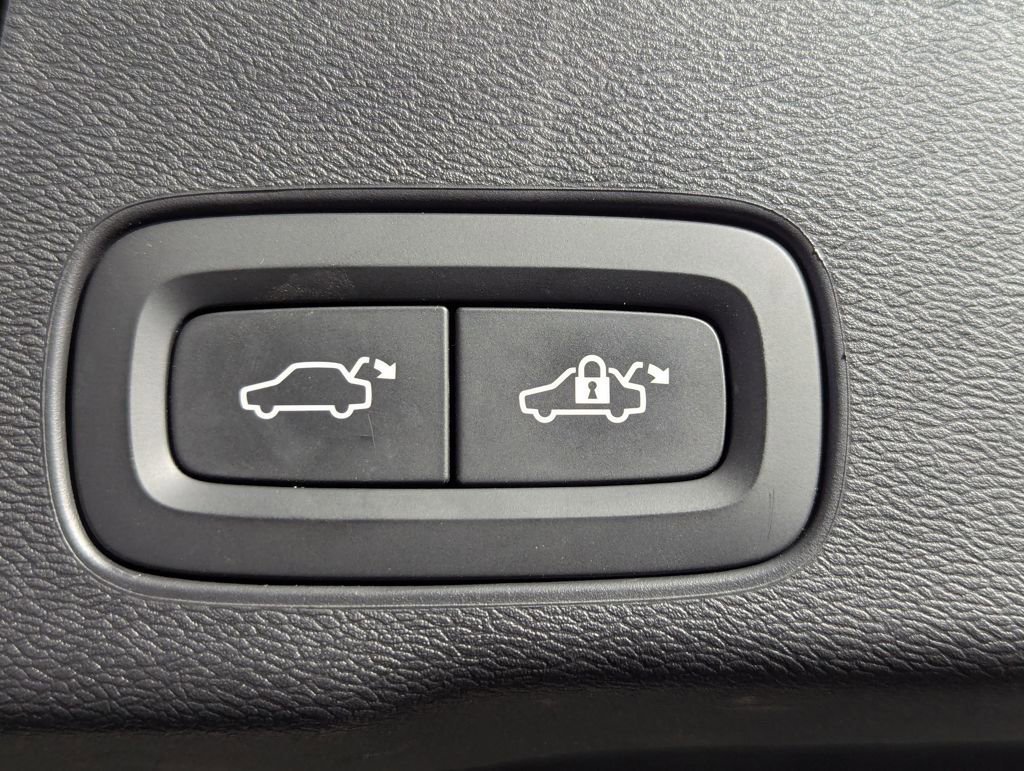 Used 2019 Volvo XC60 T5 Inscription w/ Protection Package Premier image 24