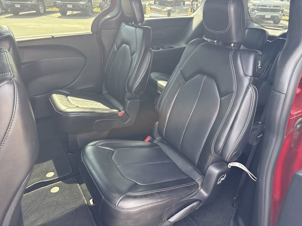 Used 2025 Chrysler Pacifica Select image 17