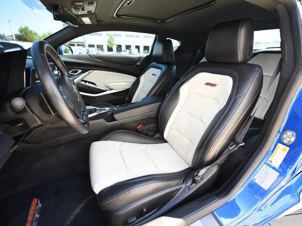 Used 2017 Chevrolet Camaro SS RWD image 15