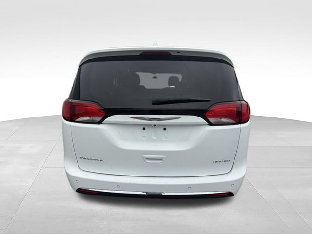 Used 2020 Chrysler Pacifica Limited FWD image 17