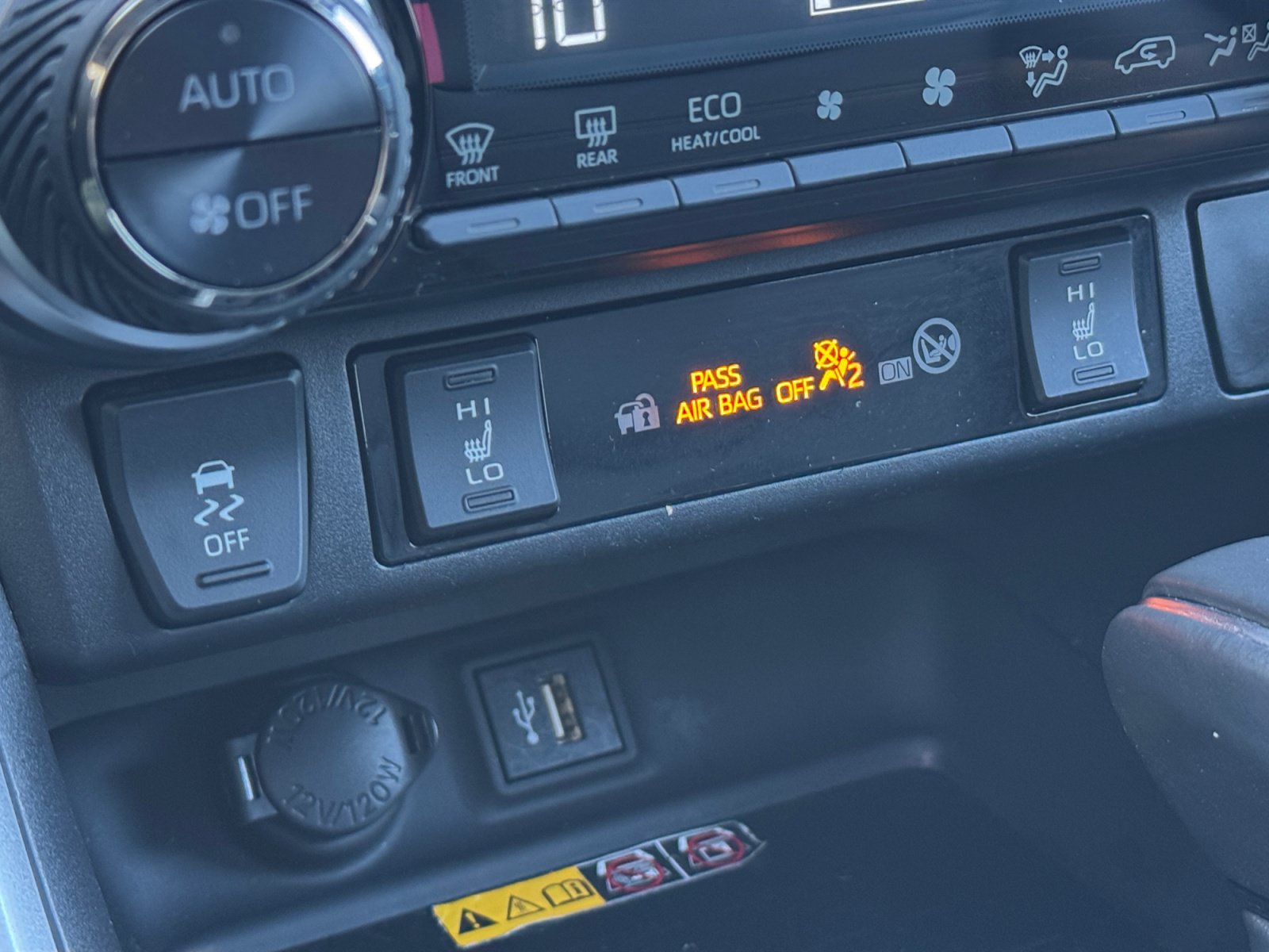 Used 2023 Toyota RAV4 XLE Premium AWD/4WD image 5