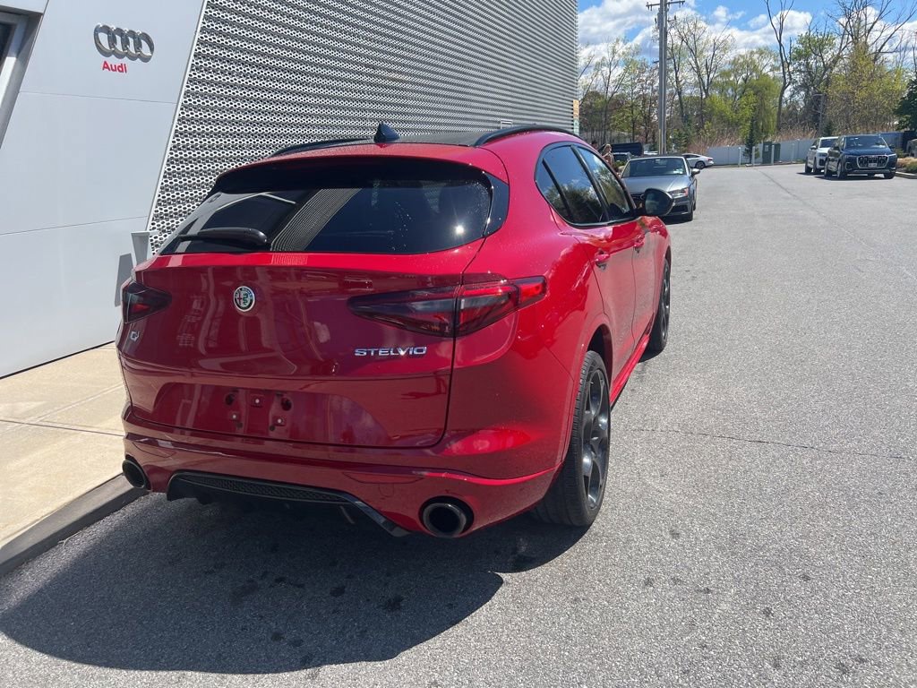 Used 2023 Alfa Romeo Stelvio Veloce AWD/4WD image 27