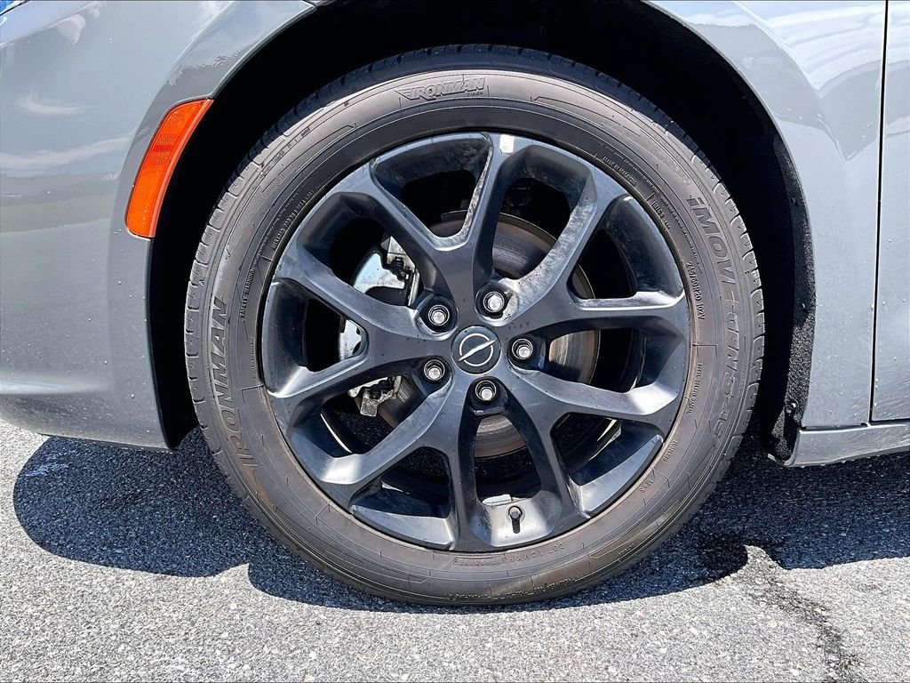 Used 2025 Chrysler Pacifica Limited FWD image 7