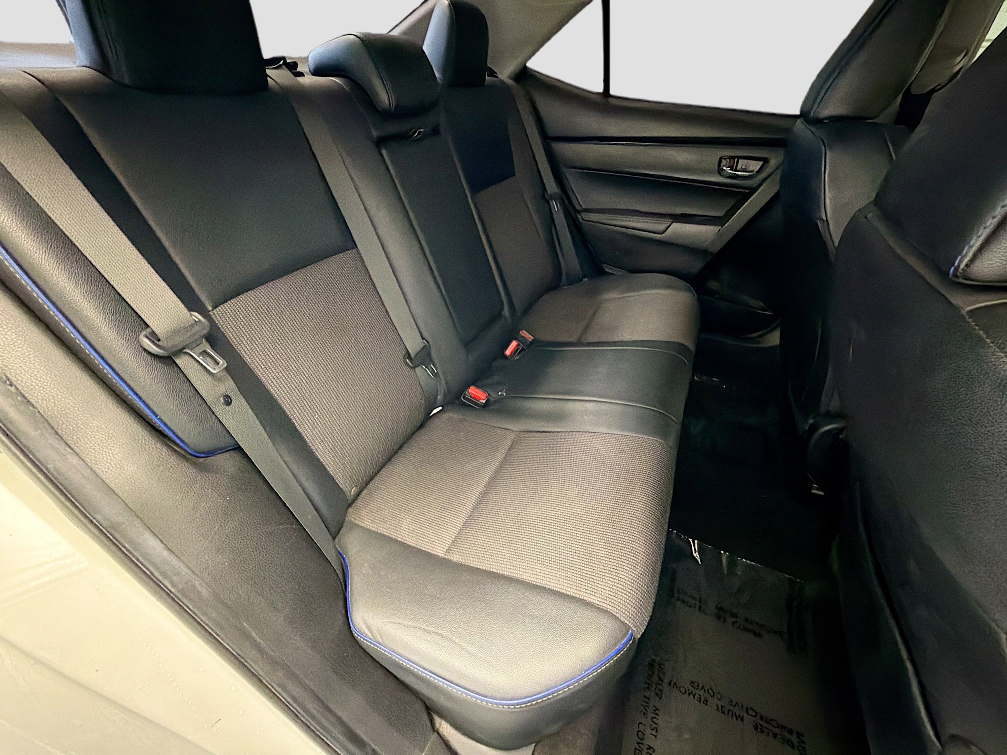 Used 2018 Toyota Corolla SE w/ Carpet Mat Package (TMS) FWD image 13