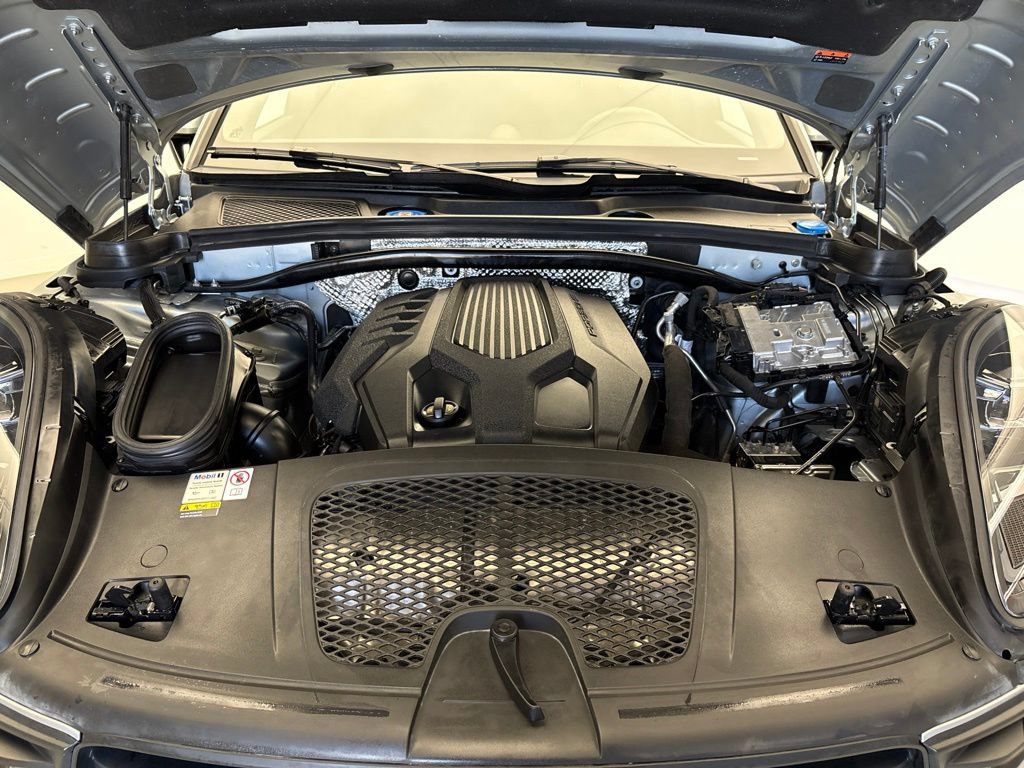 Certified 2023 Porsche Macan AWD/4WD image 12