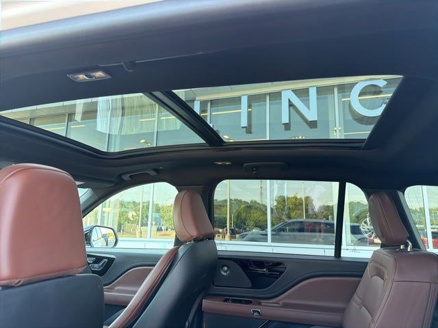 Used 2025 Lincoln Aviator Reserve w/ Illumination Package RWD image 24