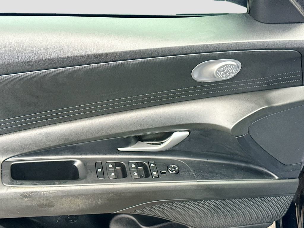 Used 2023 Hyundai Elantra SEL FWD image 19