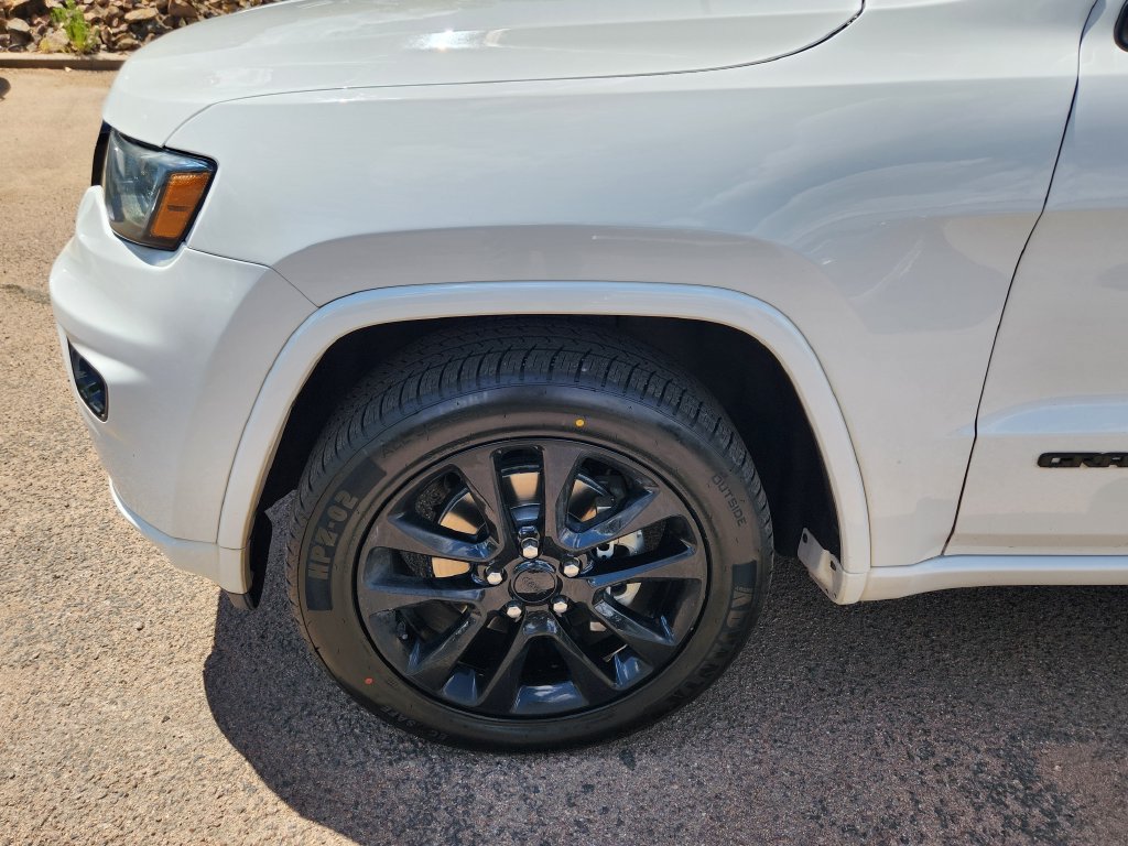 Used 2020 Jeep Grand Cherokee Altitude AWD/4WD image 9