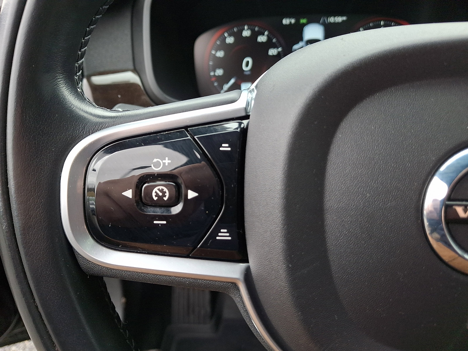 Used 2018 Volvo S90 T5 Momentum w/ Convenience Package image 22