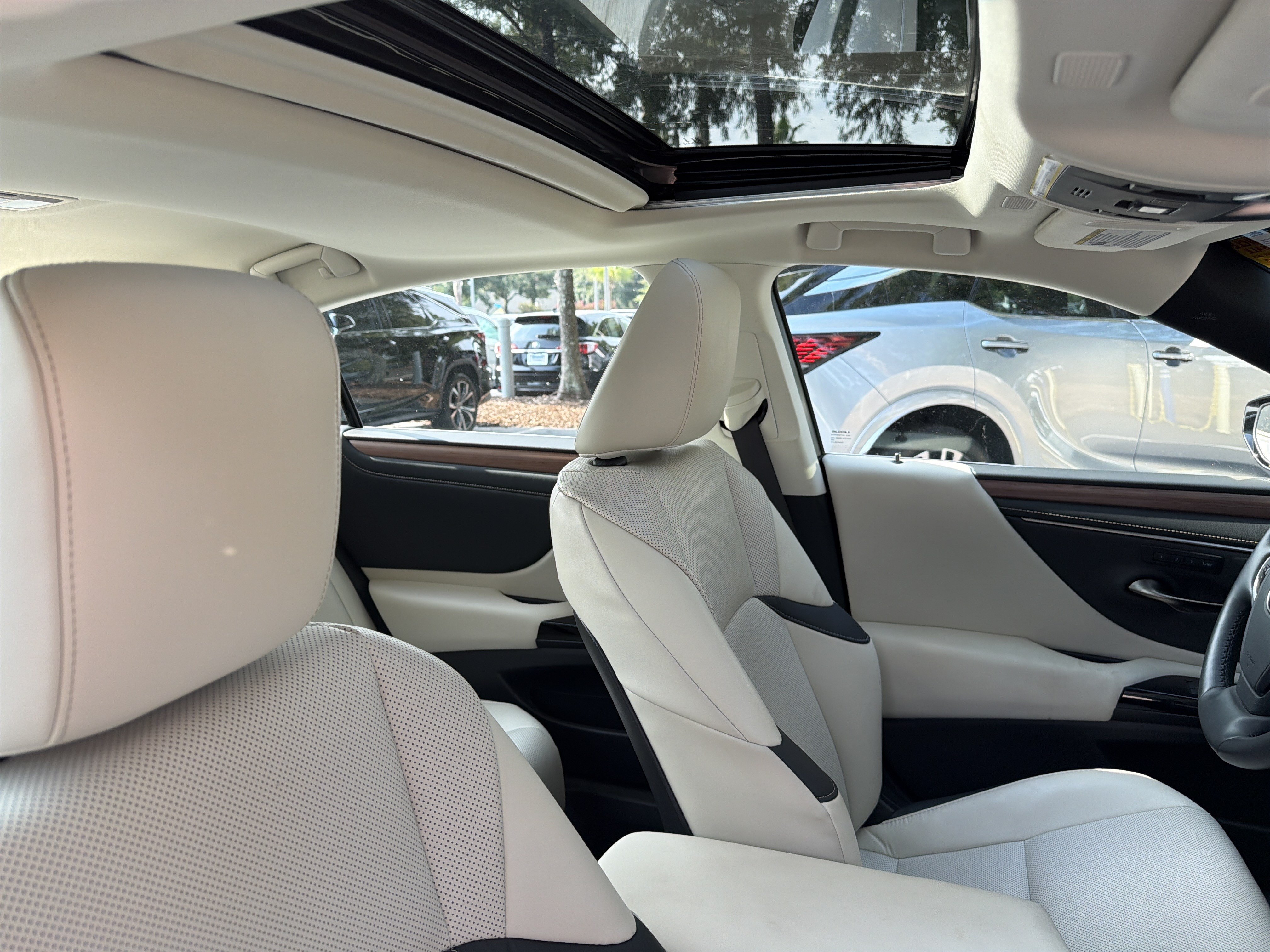 Used 2025 Lexus ES 350 w/ Premium Package FWD image 40