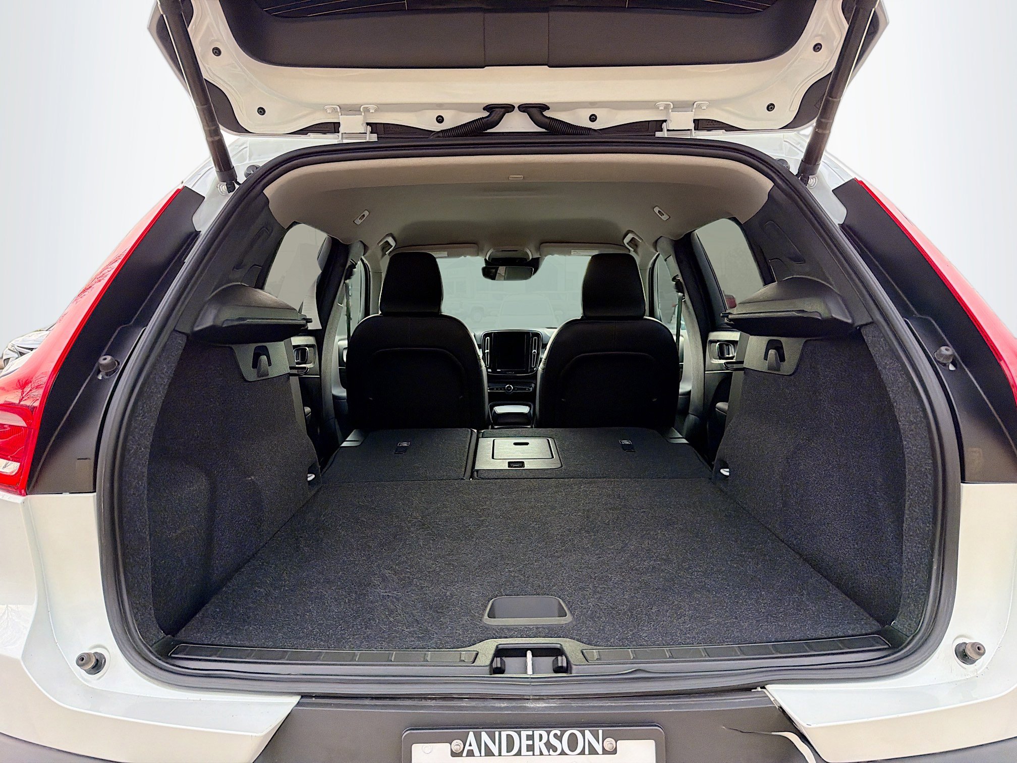 Used 2022 Volvo XC40 T5 Momentum AWD/4WD image 7