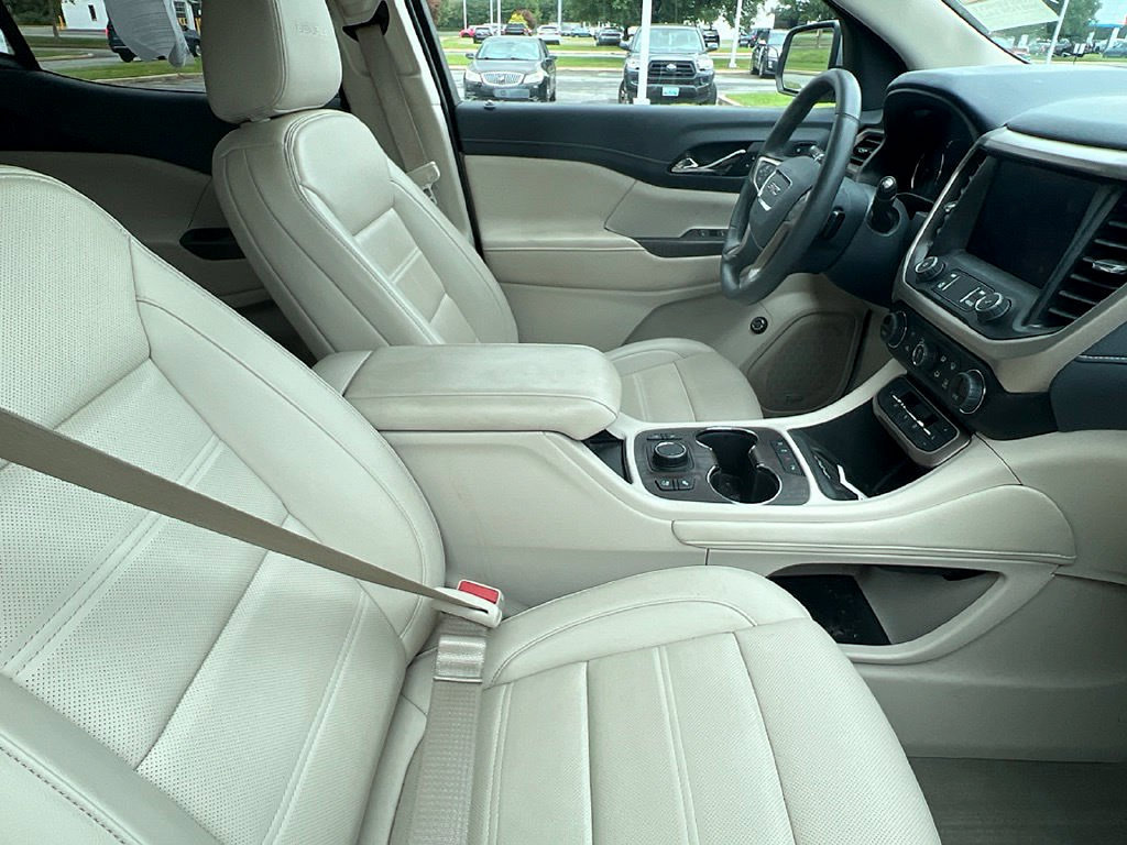 Used 2023 GMC Acadia Denali w/ Denali Ultimate Package AWD/4WD image 9