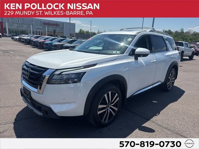 Certified 2025 Nissan Pathfinder Platinum w/ Cargo Package AWD/4WD image 1