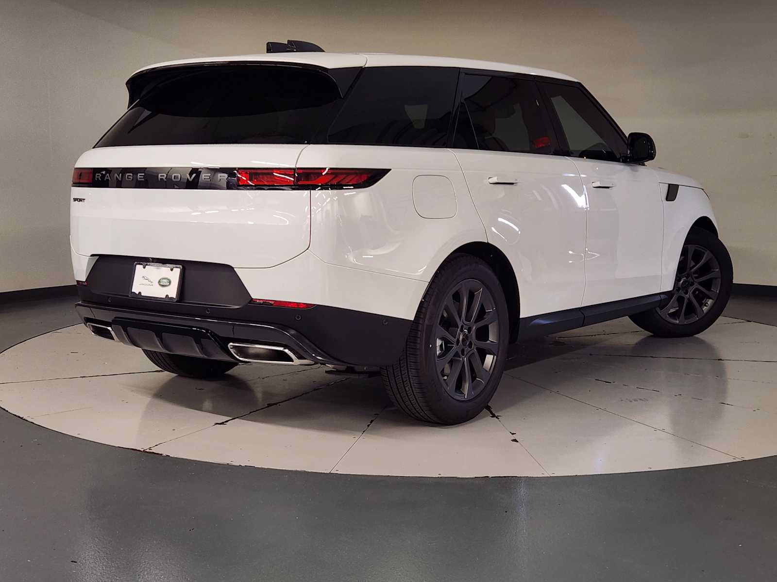 Used 2026 Land Rover Range Rover Sport SE AWD/4WD image 2