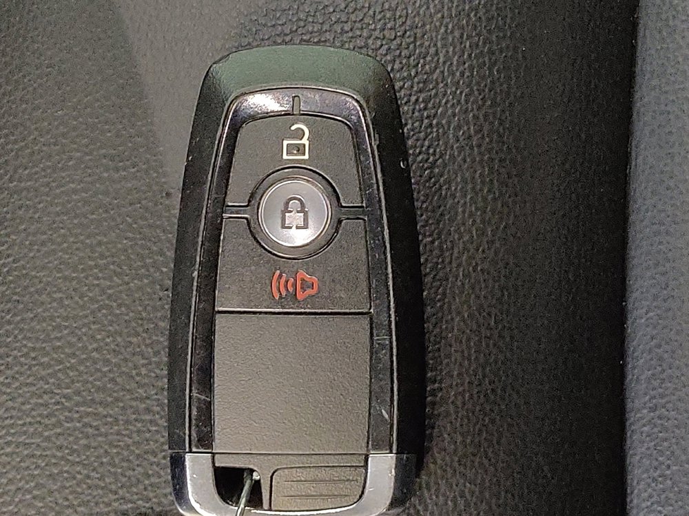 Used 2024 Ford Edge SEL image 32