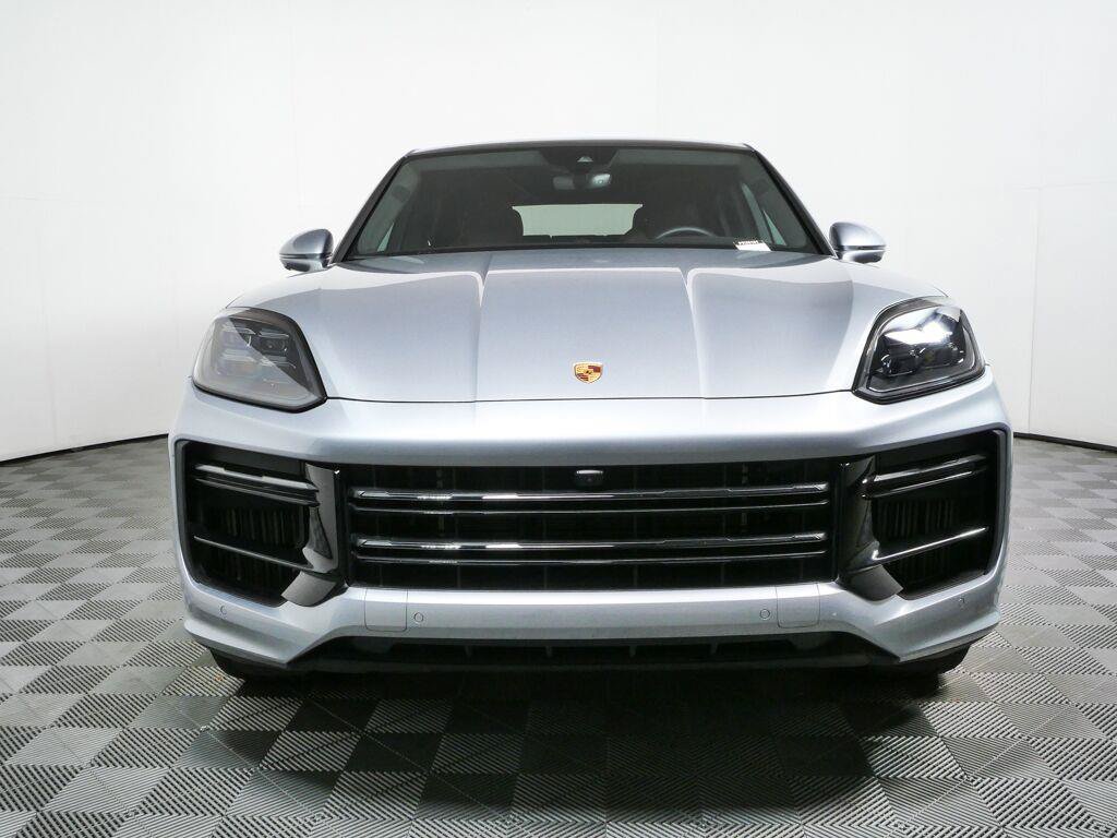 Certified 2024 Porsche Cayenne Turbo AWD/4WD image 36