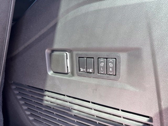 Used 2022 GMC Yukon Denali AWD/4WD image 16