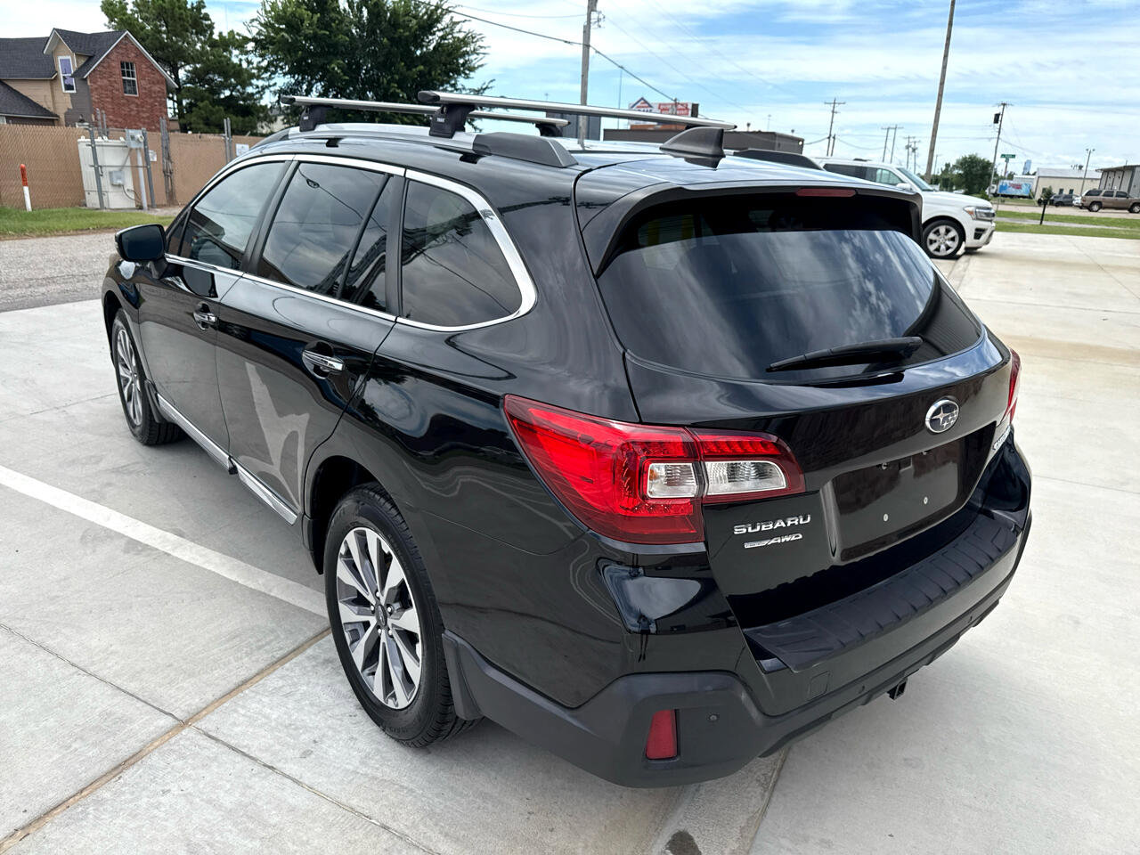 Used 2018 Subaru Outback 2.5i Touring image 13