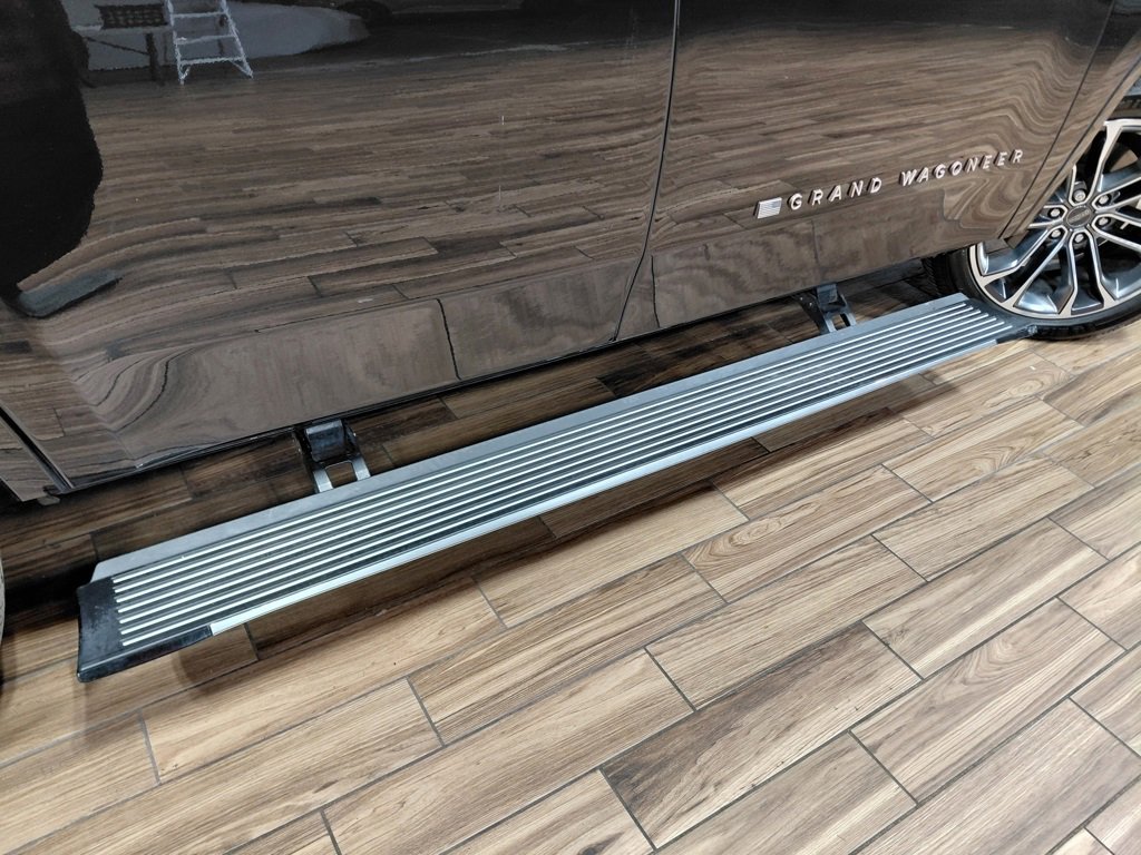 Used 2022 Jeep Grand Wagoneer Series III image 15