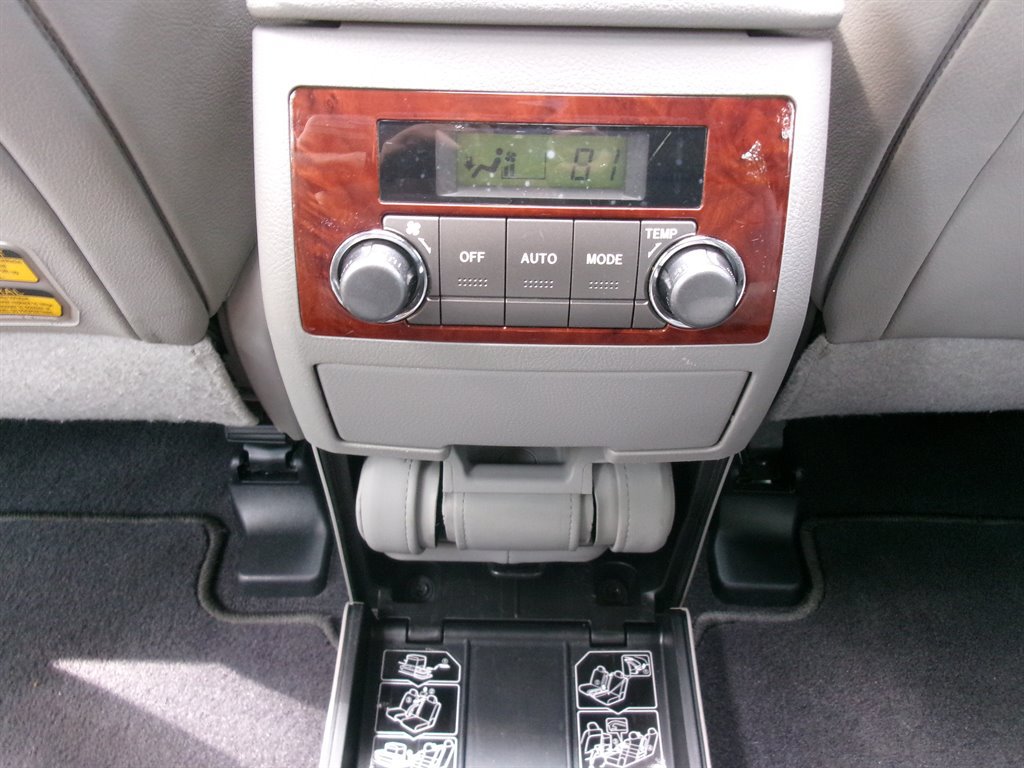 Used 2012 Toyota Highlander Limited w/ Tow Pkg FWD image 43