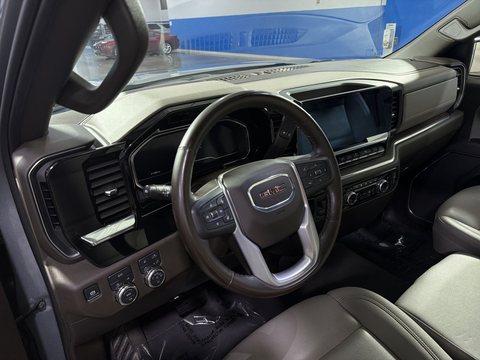 Used 2025 GMC Sierra 1500 SLT AWD/4WD image 18