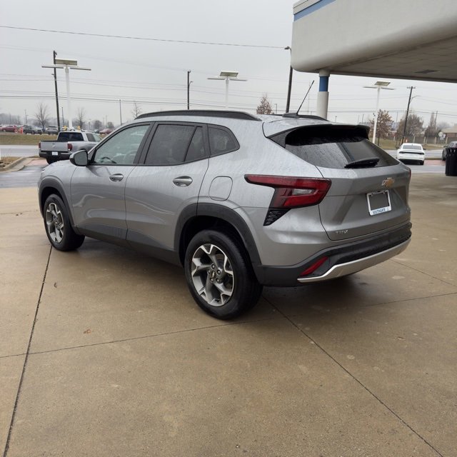 Used 2025 Chevrolet Trax LT w/ LT Convenience Package image 5