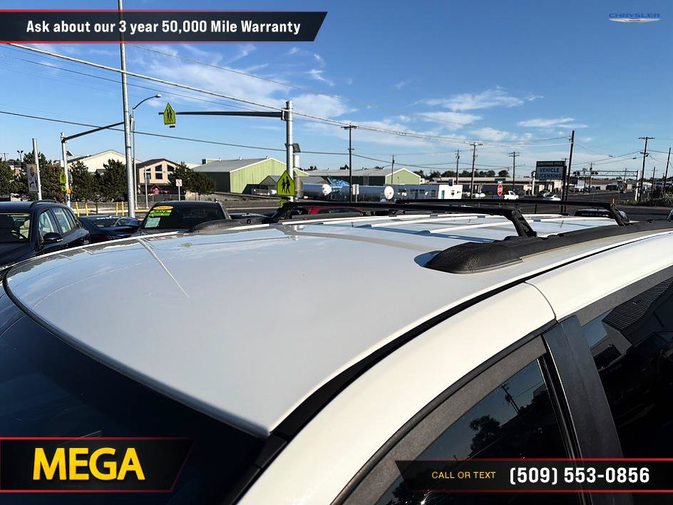 Used 2011 Chrysler Town & Country Touring FWD image 15