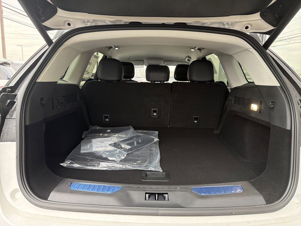 New 2026 Lincoln Nautilus Premier w/ Jet Appearance Package image 7