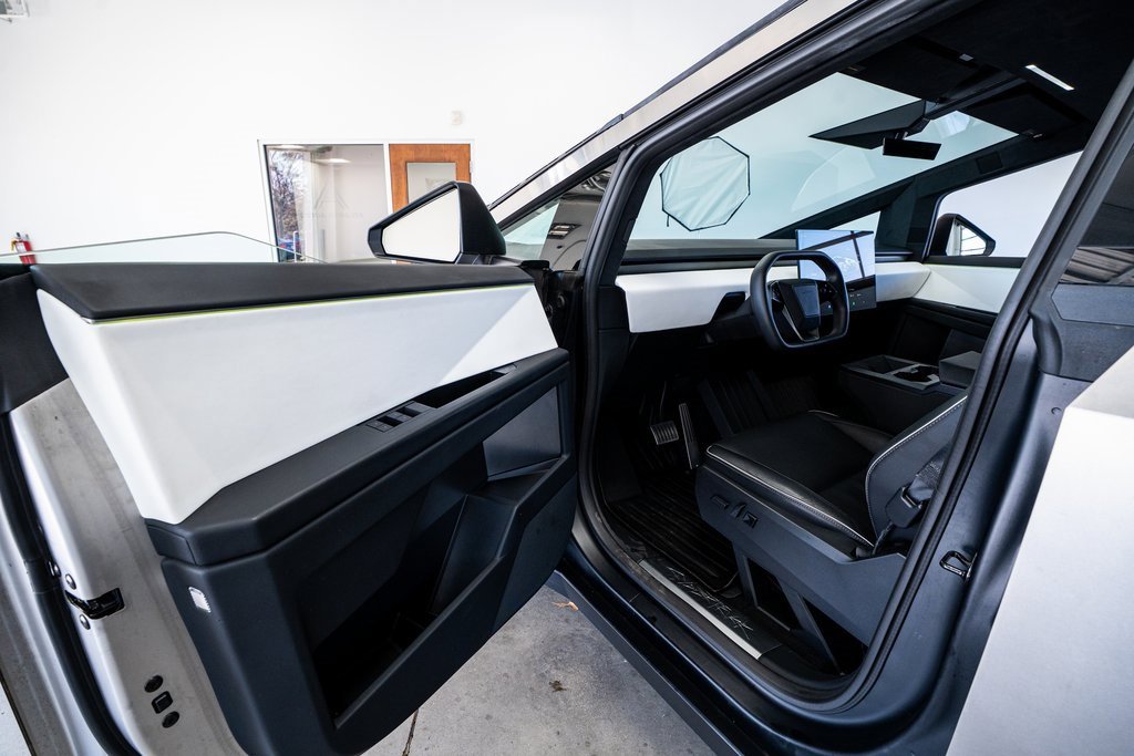 Used 2024 Tesla Cybertruck AWD Crew Cab image 32