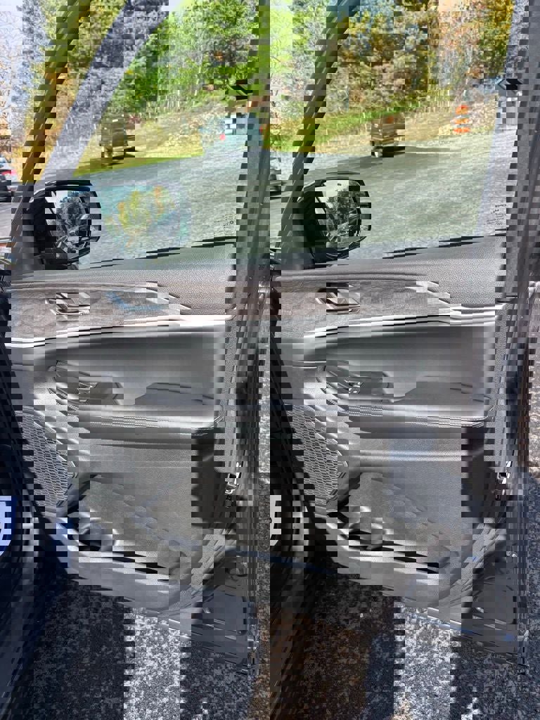 New 2025 Jeep Grand Cherokee Limited w/ Black Appearance Package image 21