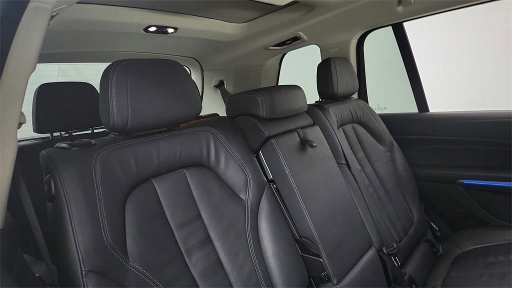 Used 2022 BMW X7 xDrive40i w/ Parking Assistance Package image 15