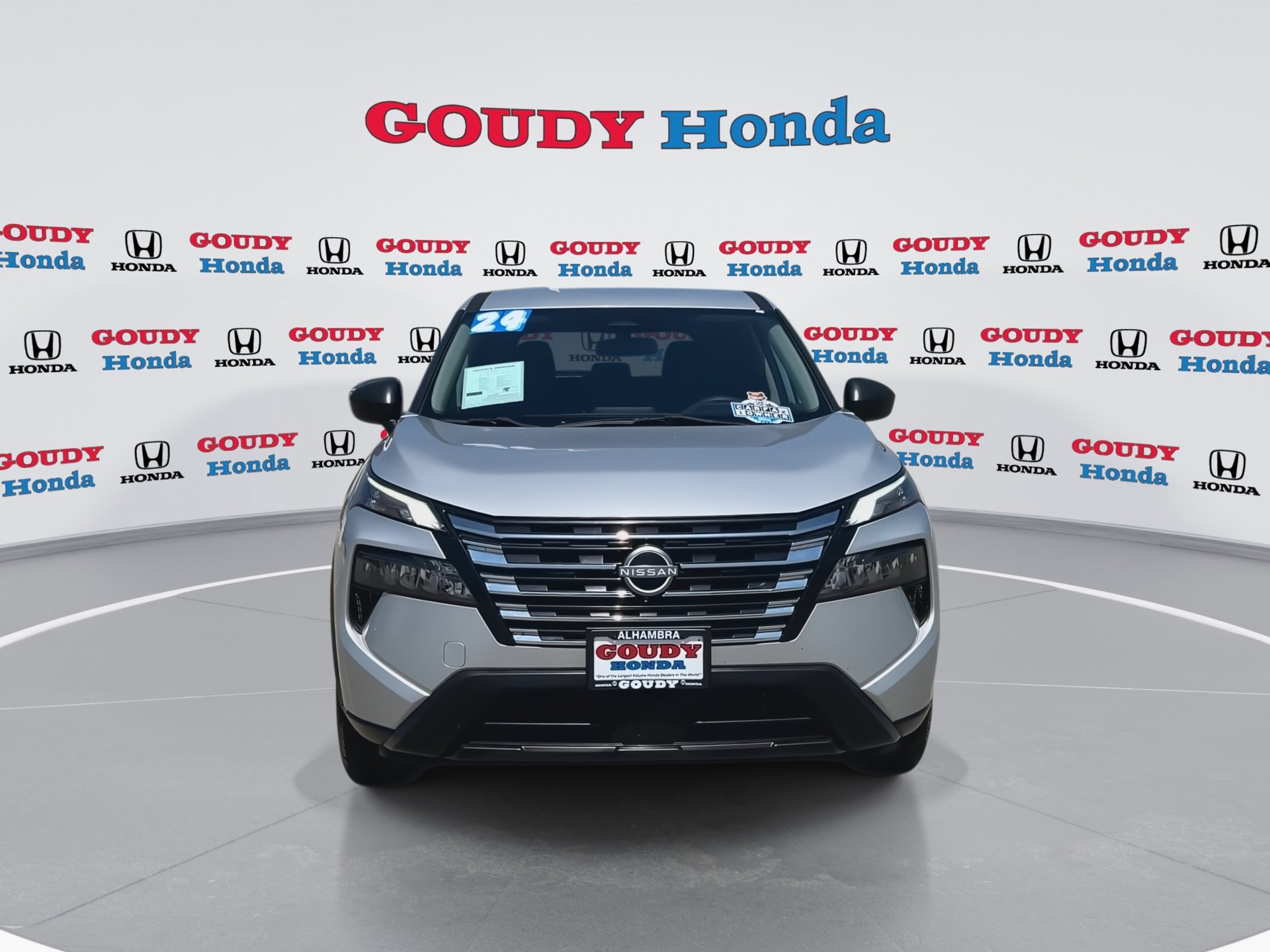Used 2024 Nissan Rogue S AWD/4WD image 3
