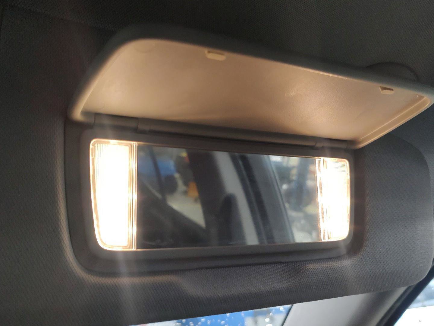 Used 2020 Chevrolet Equinox LT w/ Driver Convenience Package image 7