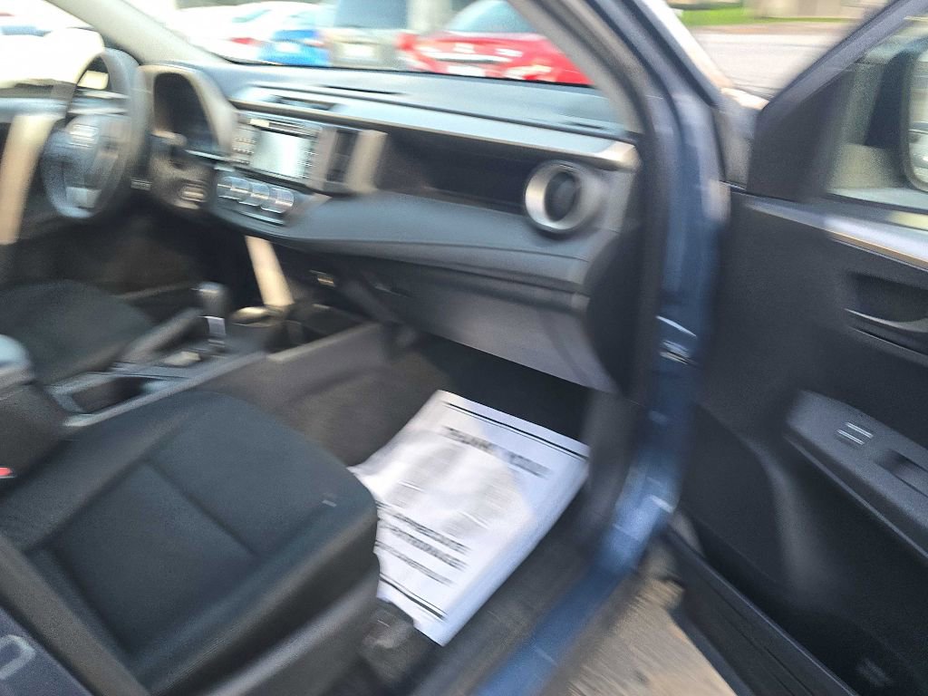 Used 2014 Toyota RAV4 LE image 17