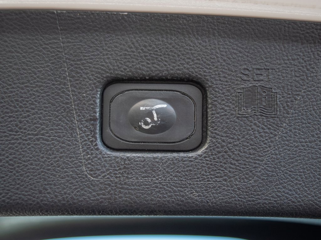 Used 2016 Ford Edge SEL w/ Equipment Group 201A image 8