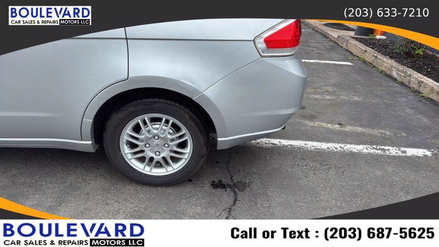 Used 2010 Ford Focus SE image 10