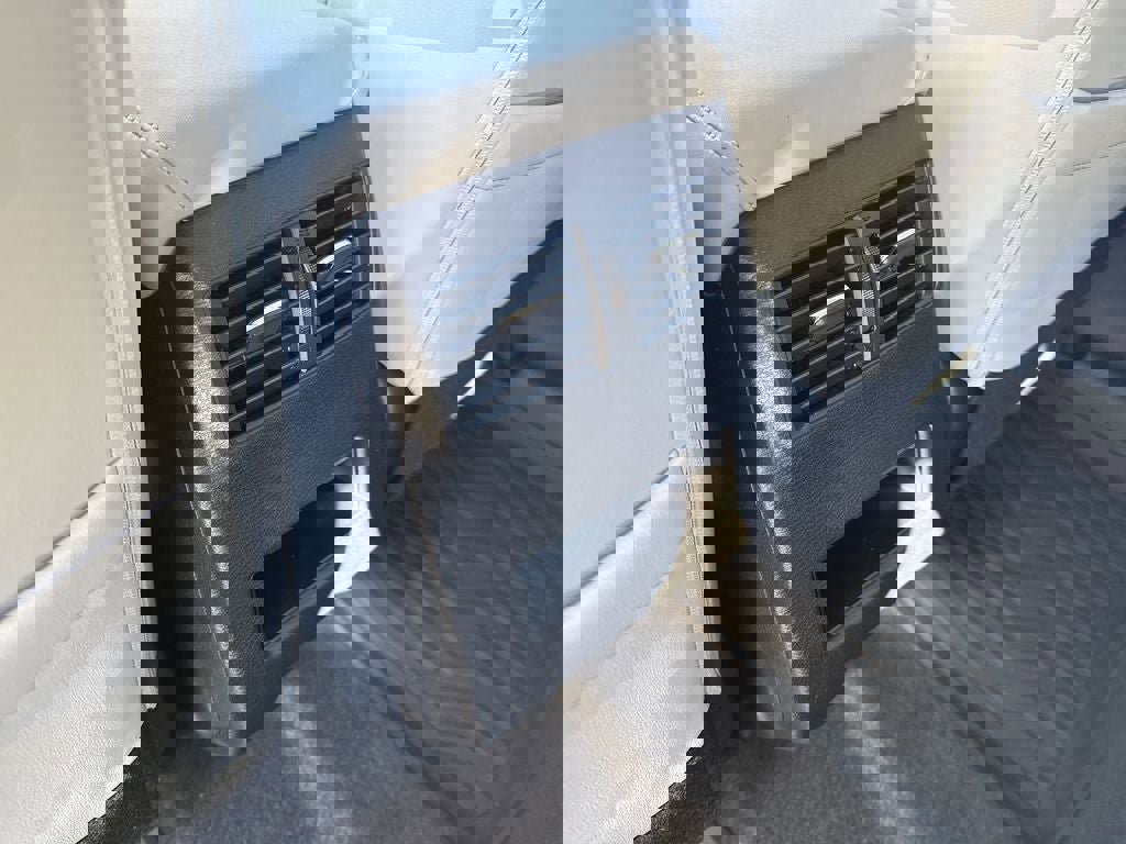 New 2025 Mitsubishi Outlander SE image 29