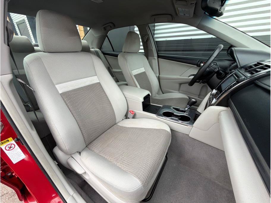 Used 2014 Toyota Camry XLE w/ Protection Package FWD image 4