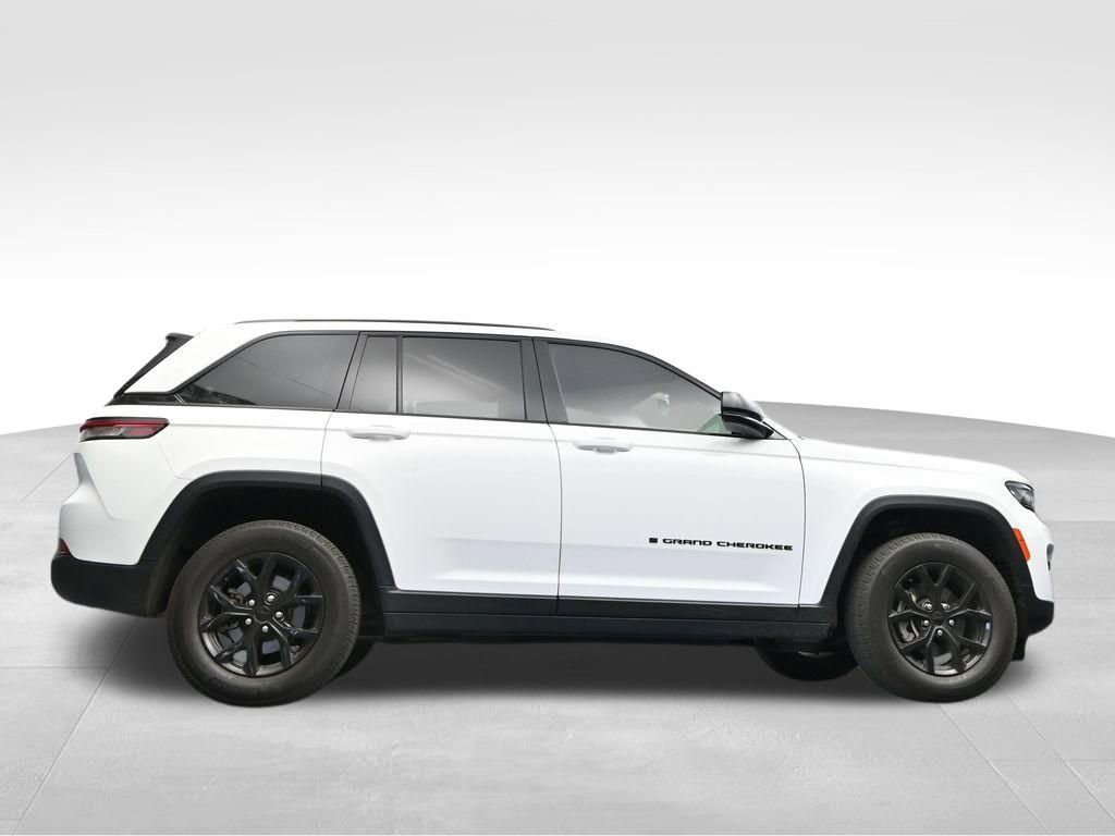Used 2024 Jeep Grand Cherokee Altitude AWD/4WD image 45