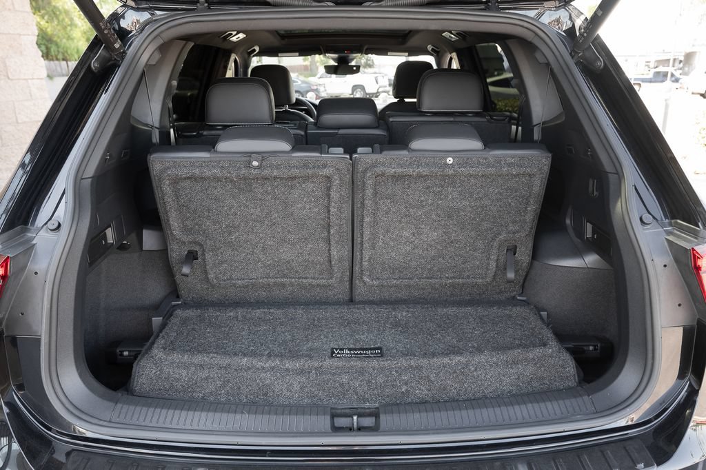 Used 2023 Volkswagen Tiguan SE R-Line FWD image 39
