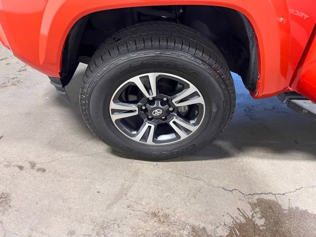 Used 2018 Toyota Tacoma TRD Sport w/ Technology Package image 29