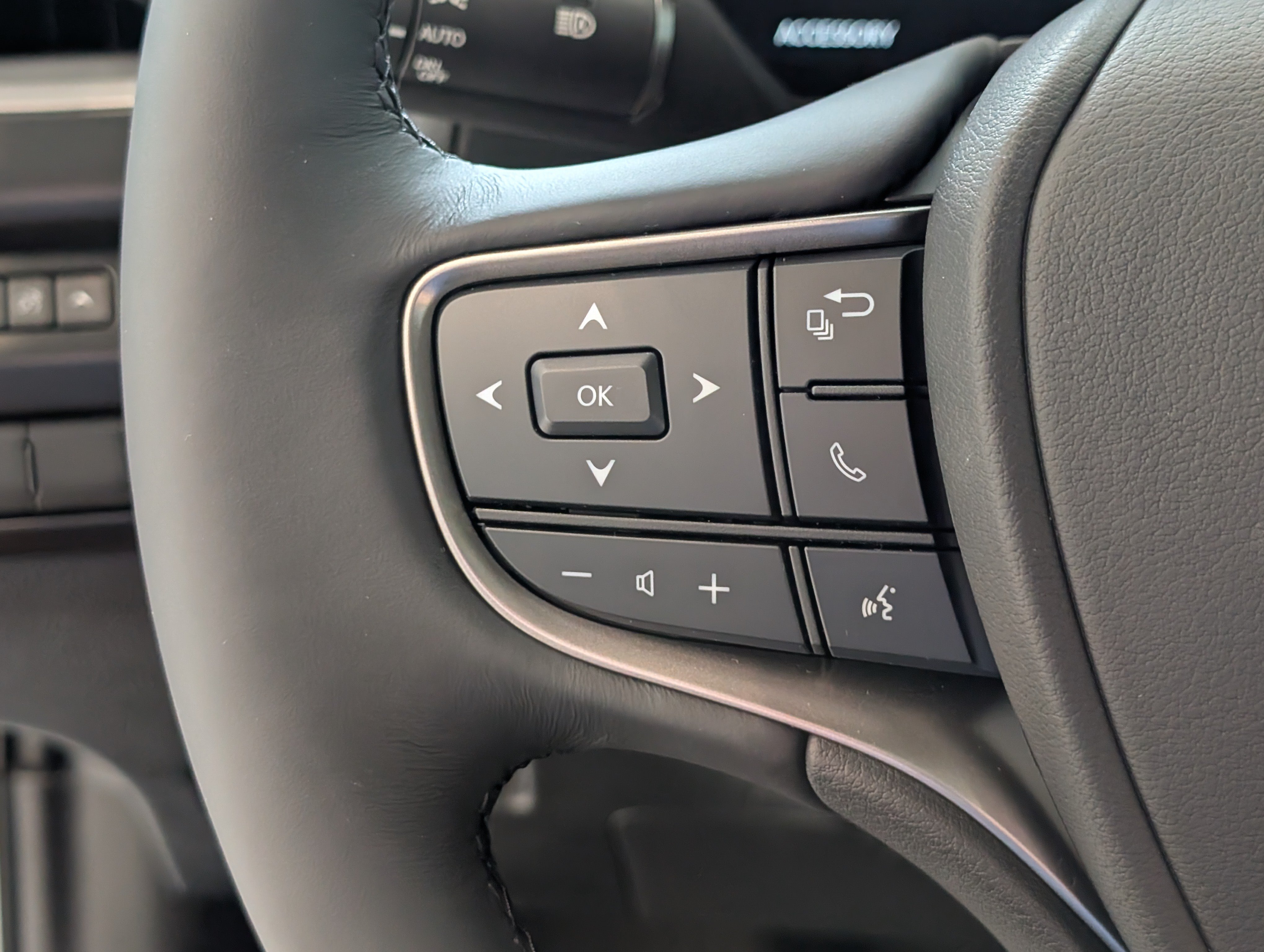 New 2026 Lexus UX 300h AWD image 19