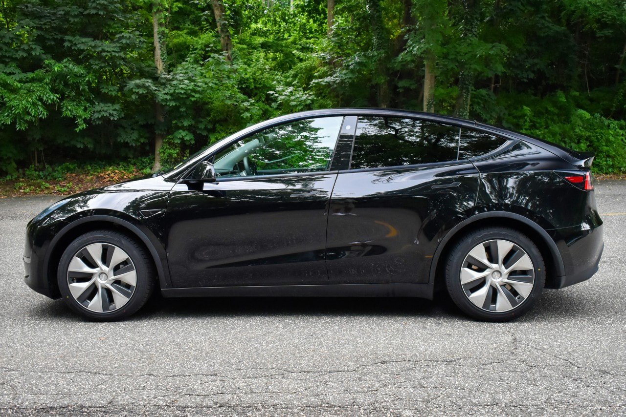 Used 2021 Tesla Model Y 2WD image 4