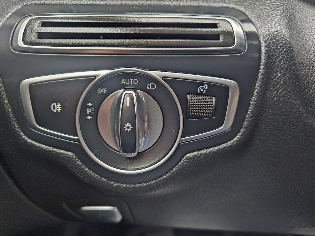 Used 2018 Mercedes-Benz C 300 4MATIC Sedan image 31