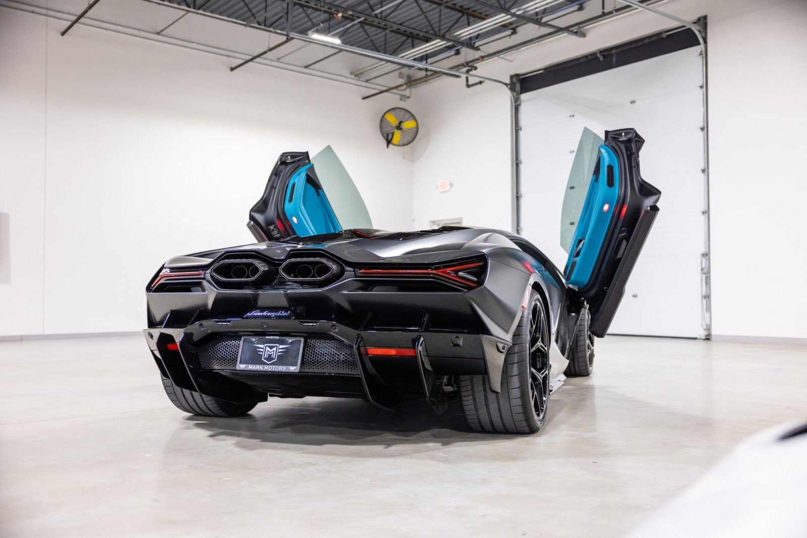 Used 2025 Lamborghini Revuelto image 4