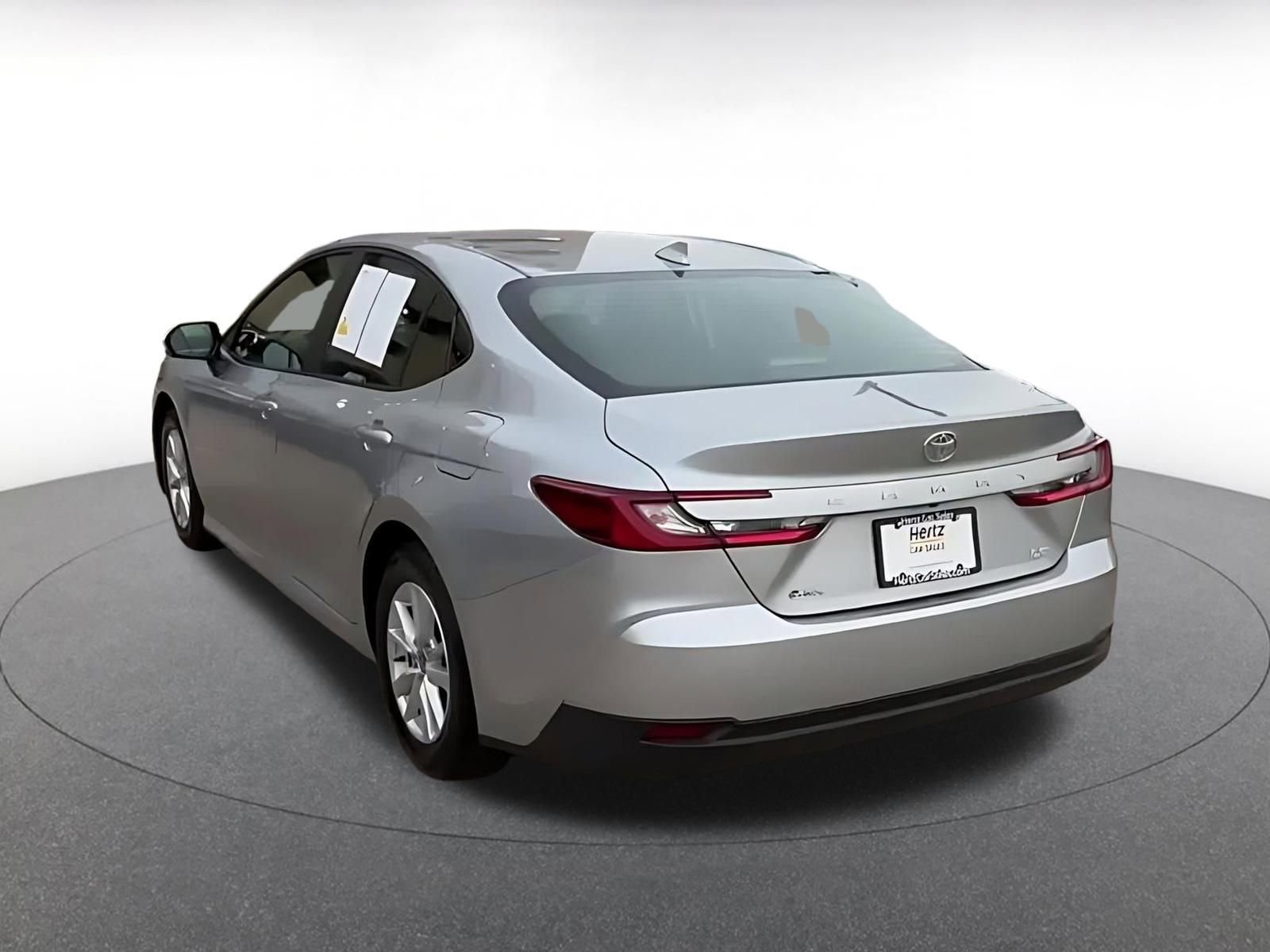 Used 2025 Toyota Camry LE image 11