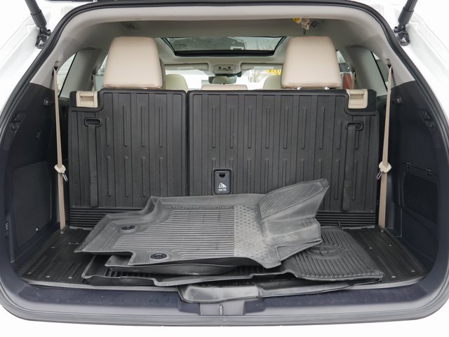 Used 2024 Toyota Highlander Platinum image 11